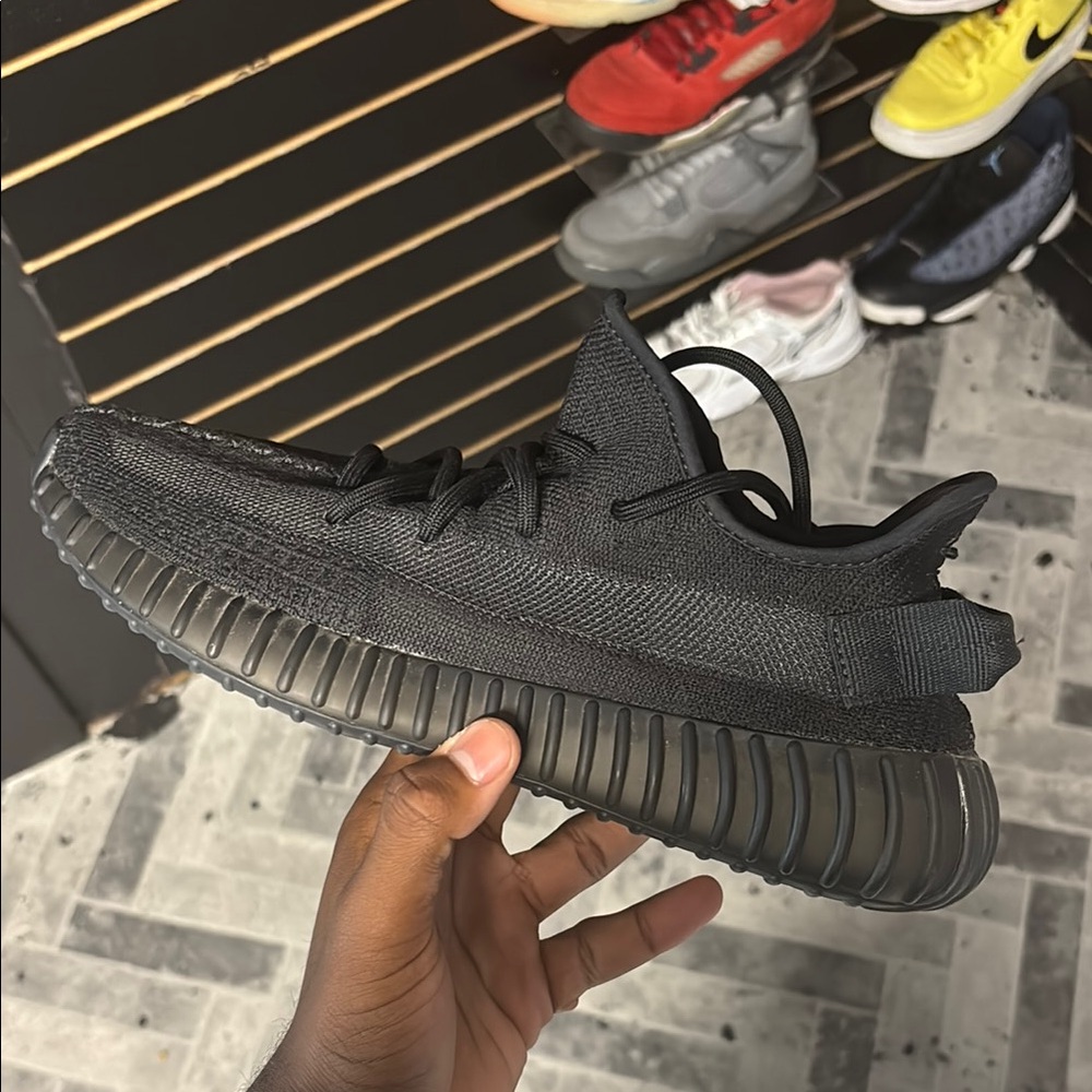 Yeezy Boost 350 V2 in Black